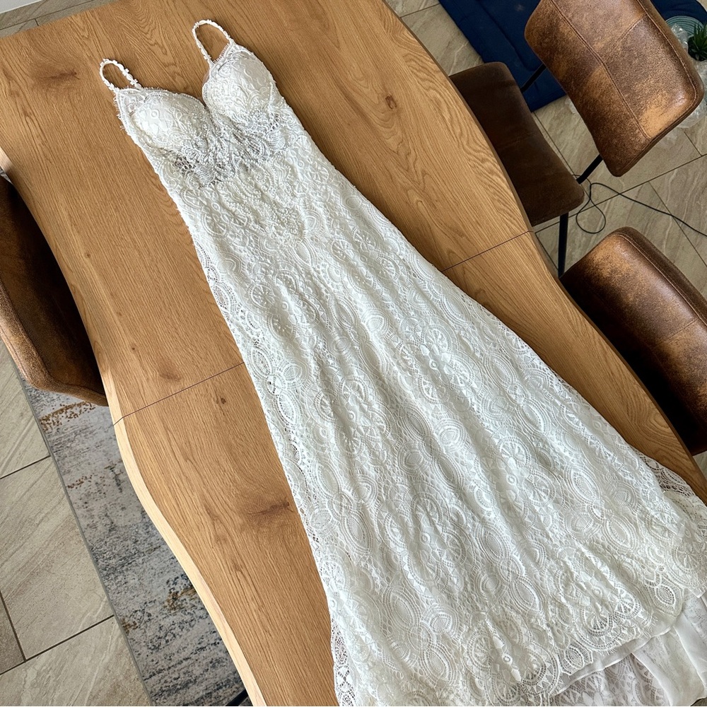 Elegant White Lace Wedding Dress